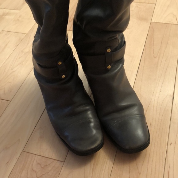 YSL Yves Saint Laurent Grey LEATHER BOOTS with Gold Hardware on the heel - Picture 5 of 14